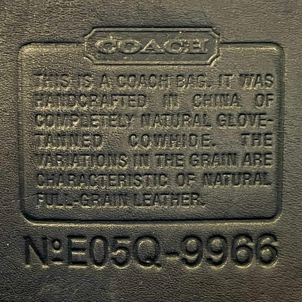 Coach vintage legacy zip bag in black leather with gold tone hardware in EUC - Picture 4 of 13